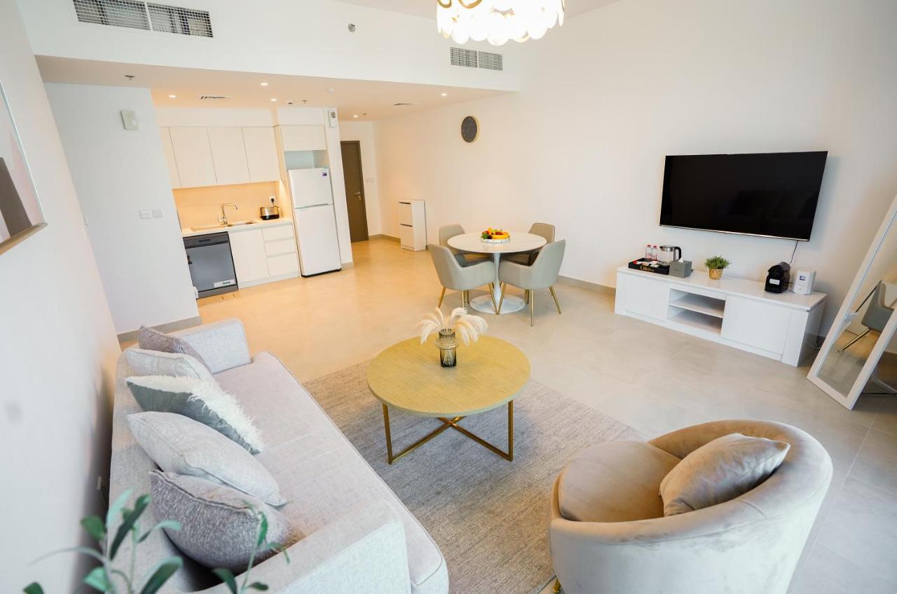 Citihome-1br With Large Living In Creek Horizon Apartment Dubai