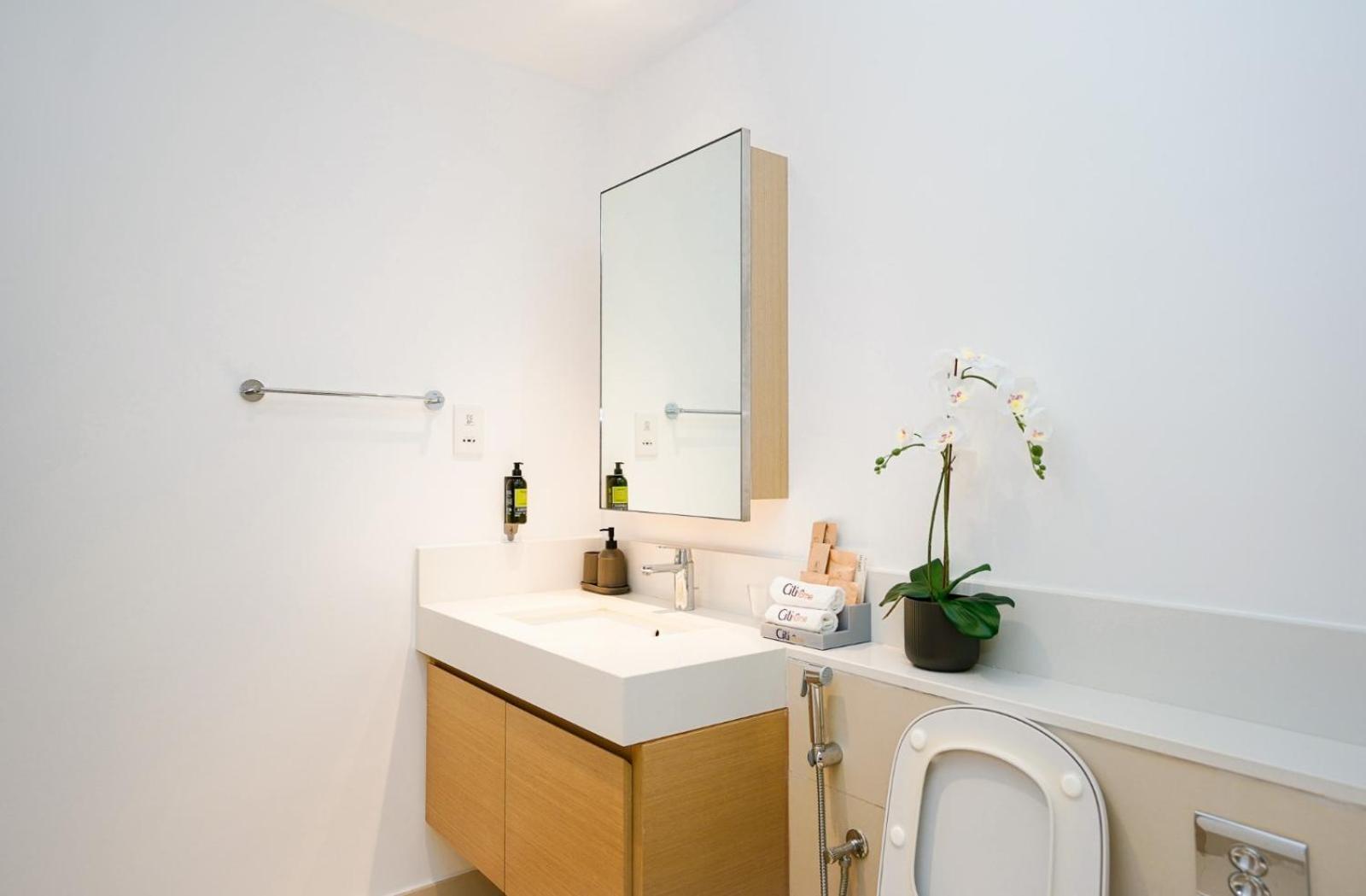 Apartment Citihome-1br With Large Living In Creek Horizon Dubai